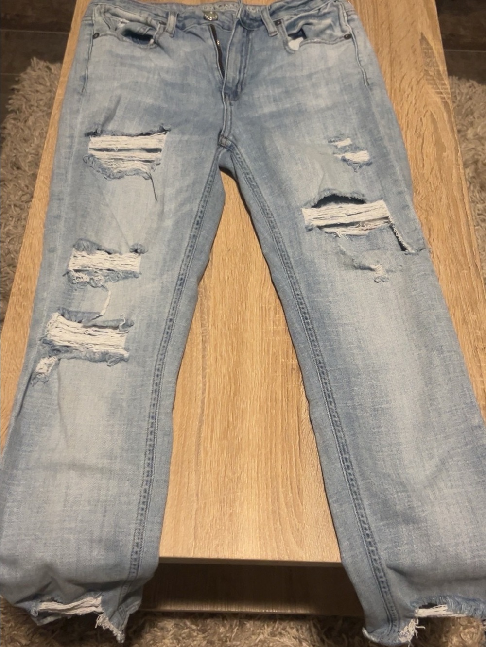Light Wash Distressed Women's Jeans - American Eagle